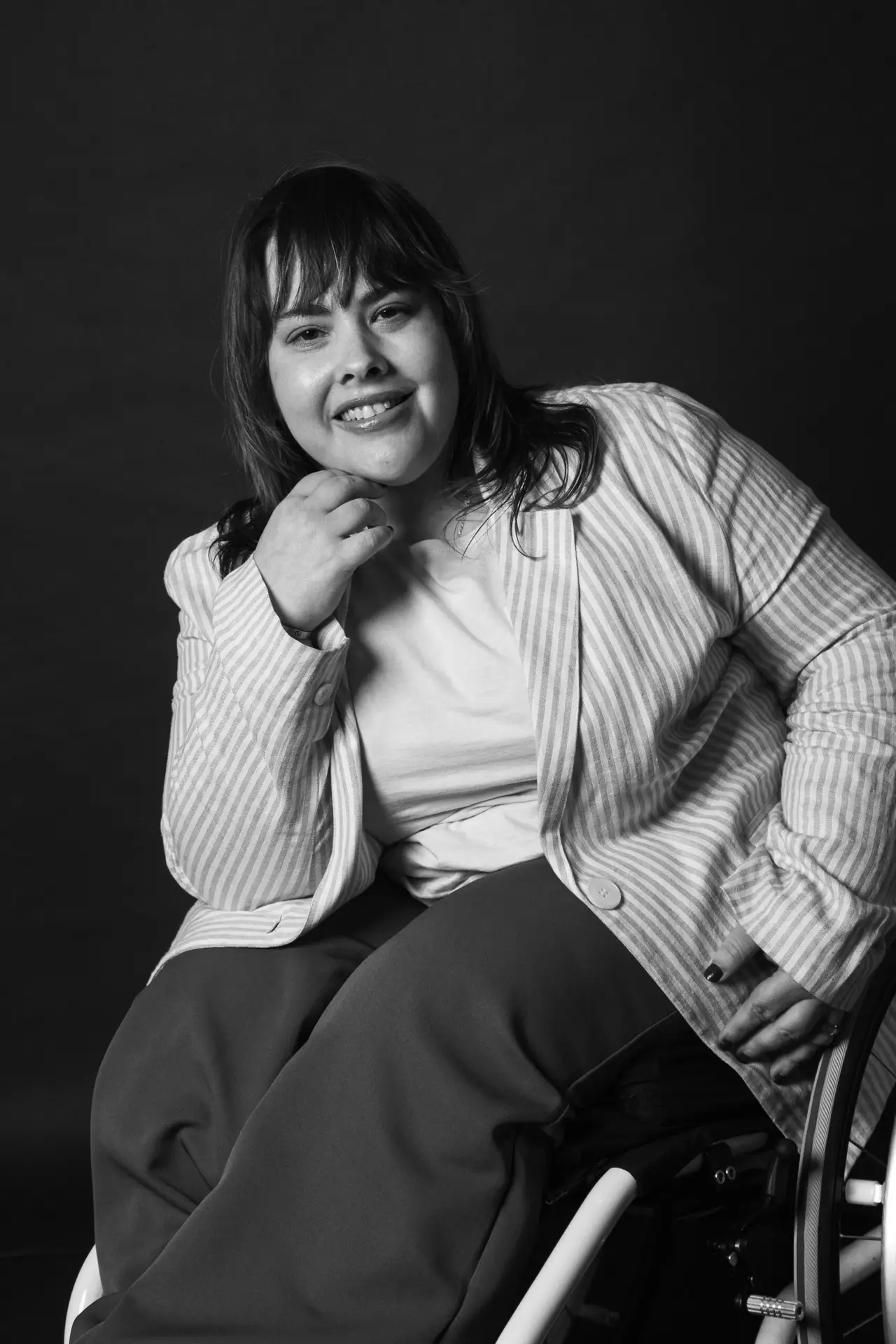 Martina Spadafora, creadora de ABCDisca, sonriendo a cámara en un retrato profesional con luz natural. Fotografía por Tomás Kupersmith